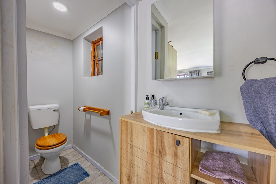 5 Bedroom Property for Sale in Bothasig Western Cape